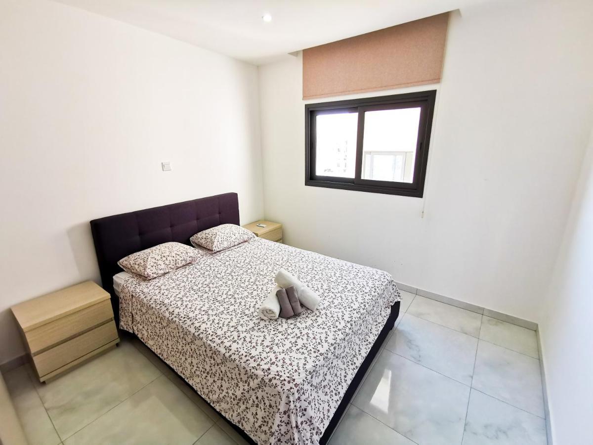 Sunny Daze Seaview Apartment Ларнака Екстер'єр фото